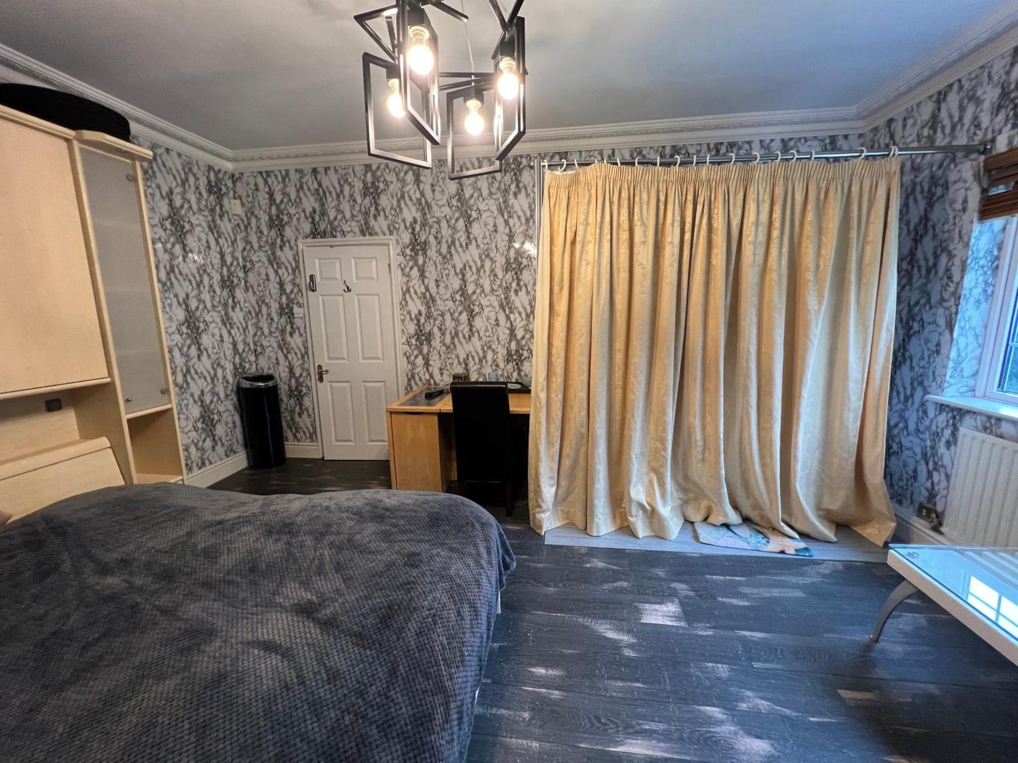 The Caduceus- Residence Чертси Экстерьер фото